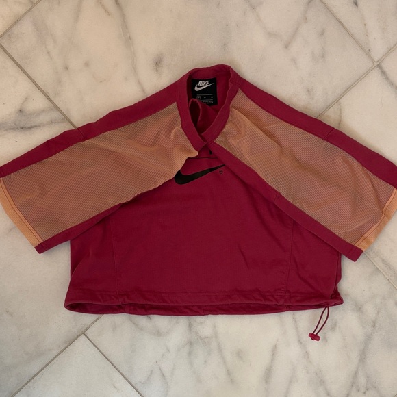 Nike tee with burgundy and peach tones. Ideal for play and casual wear - Picture 4 of 5